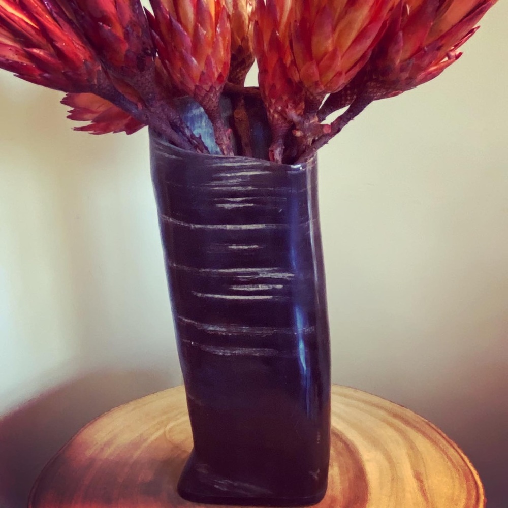 DONNA KARAN/URBAN ZEN HORN VASE
